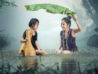 Mandi Hujan Manfaat: Booster Imunitas Alami?