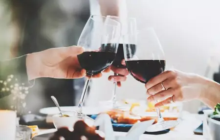 How to Choose the Right Wine for a Dinner Party