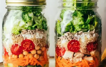 How to Make a Mason Jar Salad