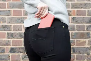 Radiasi Ponsel Saku Celana: Bahaya & Cara Menguranginya