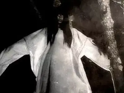 Kuntilanak: Mengapa Sering Digambarkan Sebagai Perempuan? - Mitos & Budaya Indonesia